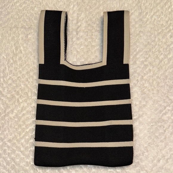 🖤 NWOT Black & Cream Knit Mini Tote Bag - Picture 1 of 9